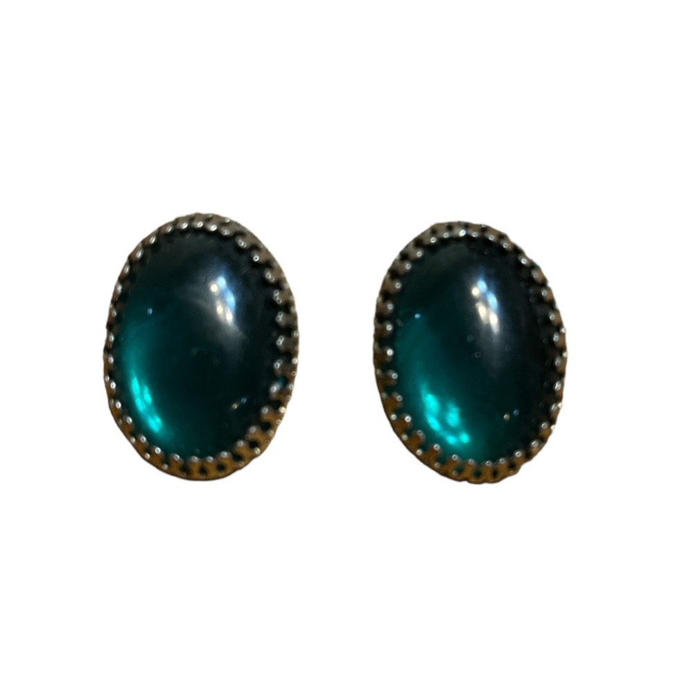 Vintage Emerald Green Center Clip On Earrings